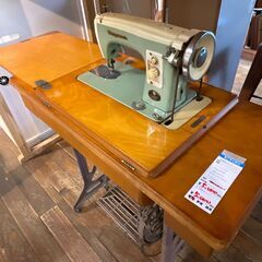 足踏みミシン テーブル(家具)の中古が安い!激安で譲ります 足踏みミシン テーブル(家具)の中古が安い!激安で譲ります