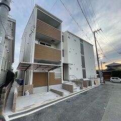 ★築浅物件101号室★ネット無料、浴室乾燥機付き、宅配ボックスあり★★