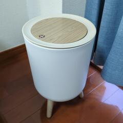 ワンタッチ式　ダストボックス　7L　北欧風の画像