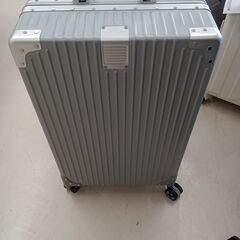 ★ジモティ割あり★  キャリーケース シルバー W40×D25....