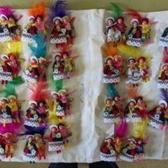 ペルーの民族衣装のピン留めアクセサリー