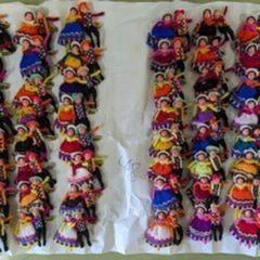 ペルーの民族衣装のピン留めアクセサリーの画像