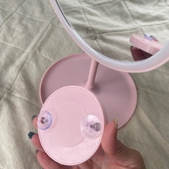 ライト付き鏡の画像