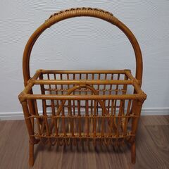 ★ マガジンラック　籐製品　中古品　《無料》 ★