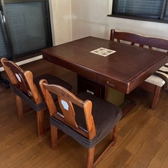 決まりました。テーブルとイス　ダイニング