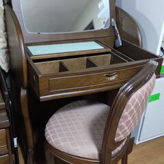 ドレッサー　（椅子付属）の画像