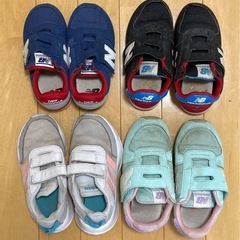 【4足セット】キッズスニーカーの画像
