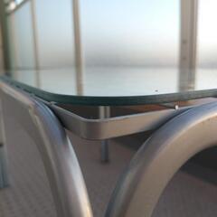 ガラステーブルの画像