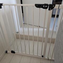 【受渡し予定決定済】ベビーゲート/ペットゲートの画像