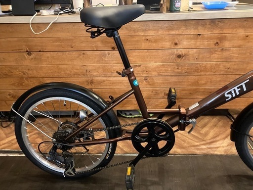 【SALE！11月30日まで全品防犯登録無料！訳あり！後輪タイヤ・後輪チューブ新品！】6段変速　20インチ折りたたみ自転車　ブラウン