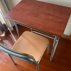 
机と椅子の画像