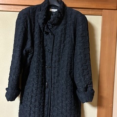 暖かい黒ハーフコート