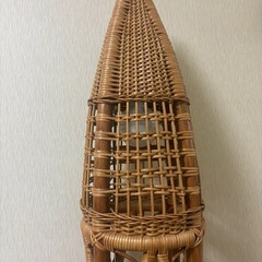 ラタンフロアスタンド照明 ロケット型の画像