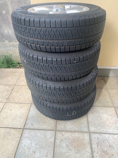 スタッドレスタイヤ　アルミホイール　4本セット