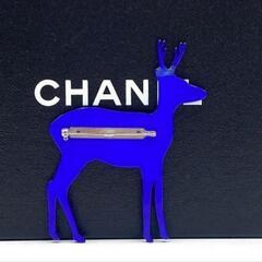 【稀品】格安品　 CHANEL♥ シャネル♥正規品♥トナカイ♥シカ♥ ブローチ♥ピンバッチ♥サコッシュ♥ココマーク♥ブルー♥シリアル有♥KL1002の画像