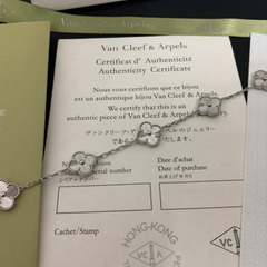 Van Cleef & Arpels アルハンブラブレスレット