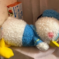 ぬいぐるみ　ドナルド　寝そべりの画像