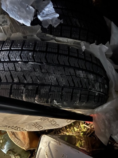 車のタイヤ　4本ホイール付き