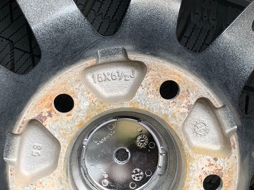 スタットレスタイヤBLIZZAK VRX2(2022年) 215/60R16