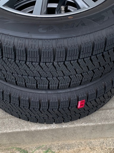 スタットレスタイヤBLIZZAK VRX2(2022年) 215/60R16