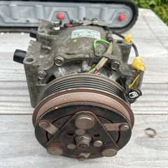 ホンダフィット　エアコンのコンプレッサー