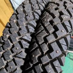 10インチスクータースパイクタイヤ2.50-10の画像