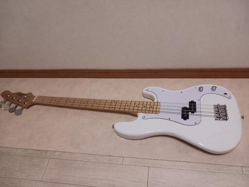 エレキベース 白
