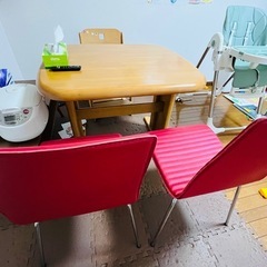 ダイニングテーブルと2個椅子　セット