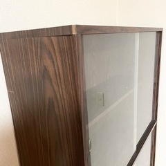 本棚(ガラス戸付き)の画像
