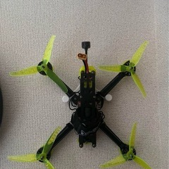 FPV nazgul ドローンとリモコン
の画像
