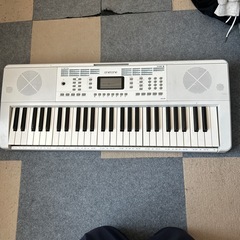 電子ピアノ
