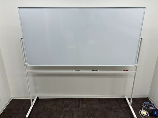 【中古：12/1掲載終了予定】片面ホワイトボード（高さ180cm, 横190cm, 幅56cm）：2台あり（1台からでもお譲り可能）※両面タイプもあります