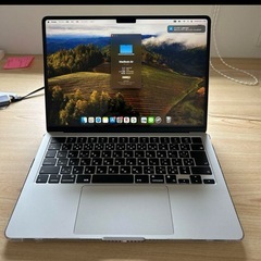 mac book air m2. 8/256 13.6 inch