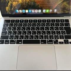 mac book air m2. 8/256 13.6 inchの画像