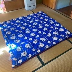 青い花柄こたつ布団 200x200 cm 梅