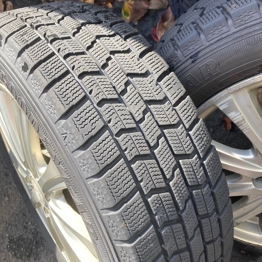 傷ありバリ山スタッドレス！高価買取やってます！