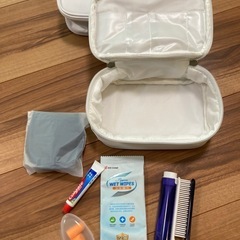 【新品未使用】ロクシタン　ポーチ　旅行セット　お譲りしますの画像
