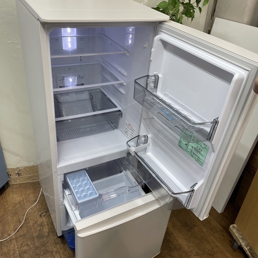専用 MITSUBISHI 冷蔵庫 R058 ⭐ 2024年製の美品！ MITSUBISHI 2ドア 冷蔵庫(146L 右開き）MR