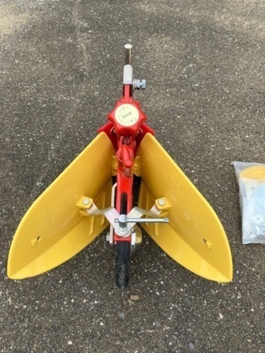 イエロー
培土器　