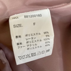 continuier de NICE CLAUP ピンクファー付き膝下丈のロングコートの画像