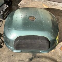 中古リアボックス　３２－３５Lくらい　鍵あり　グリーン系の画像