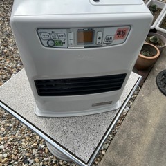 トヨトミ‼️石油ファンヒーター‼️ホワイト‼️人感センサー付き‼️ 