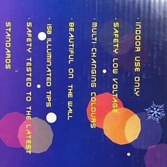 クリスマスリースイルミネーションの画像