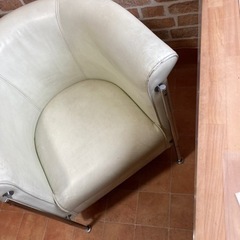 椅子2つの画像