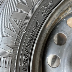 スタッドレスタイヤホイル付き4本普通車用185/70R14の画像