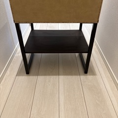 ベッドサイドテーブルの画像