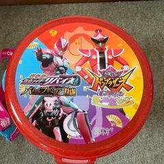 仮面ライダーリバイス　ドンブラザーズ　ケース　箱　おもちゃの画像