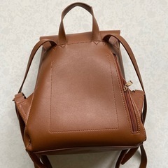茶色のリュックバッグの画像