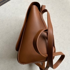 茶色のリュックバッグの画像