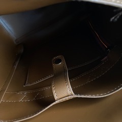 茶色のリュックバッグの画像